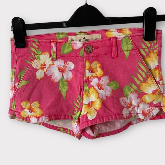 Hollister Pants - Hollister Floral Low Rise Shorts W23 Size 00 Pink Orange Hawaiian Summer Holiday